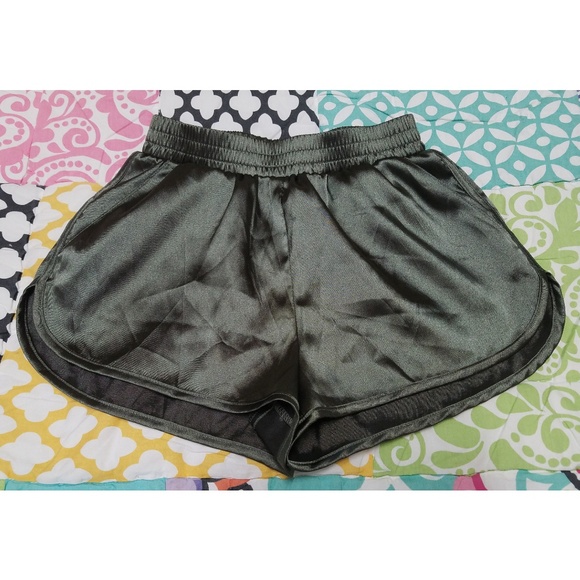 NWOT H&M Satin Shorts - Picture 3 of 4